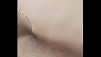 Loira do zap de quatro no banheiro se masturbando