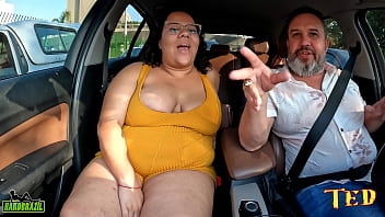 Mulheres pelada dentro do carro