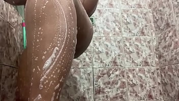 Sofia valverde pelada no banho