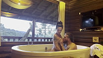 Lésbica fazendo sexo na banheira