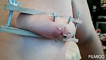 Colocando agulhas no peito xxx