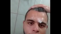 Diego grossi tomando banho pelado