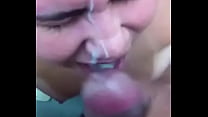 Novinha pedindo leite na boca