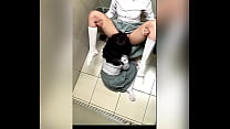 Japonesas lésbicas se esfregando no banheiro da escola