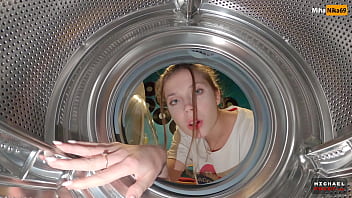 Namorada  do meu amigo  ficou presa  na máquina  fe lavar
