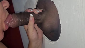 Mulher cágado  na boca do corno porno