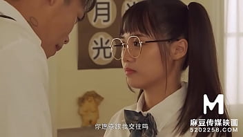 Vídeo pornô na escola na China 100% lésbica