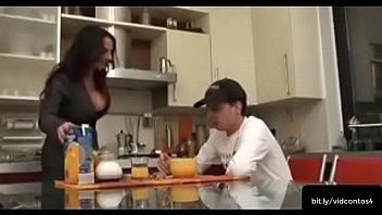 Japonesa tarada come o filho