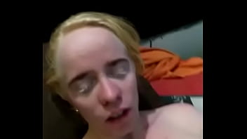 Mulher sofrendo porno