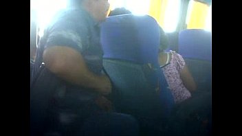 Comenda a nega no ônibus do nada