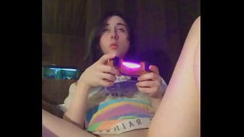 Jogando videogame porno