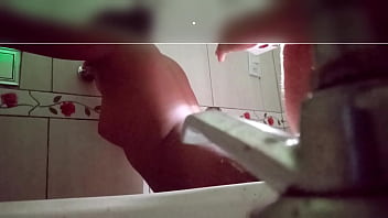 Mulher da cu no banheiro