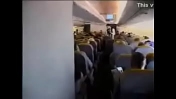 Aéromoça Se Despede em Avião Batendo Uma Siririca