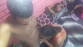 Vídeo de filha se masturbando na frente da mãe