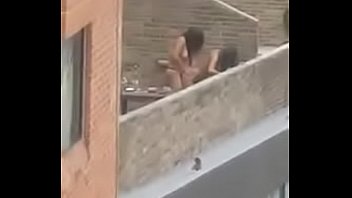 Vídeo de travesti trasando com mulher