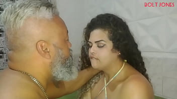 Viviane Araújo dando uma trepando sem camisa