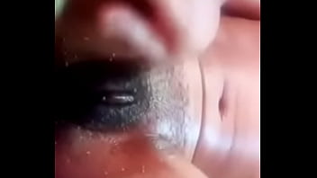 Chamada de vídeo mostra buceta  se masturbando