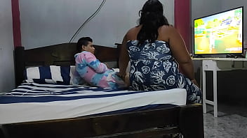 Mulher chama o homem pra trabalhar