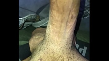 Vídeo de homem sexy pelado gay gozando com forca