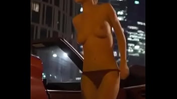 Desnuda en la calle