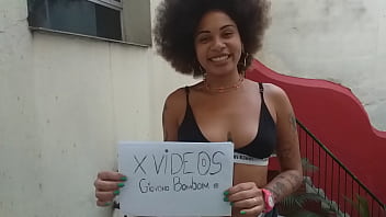 Giovana dando